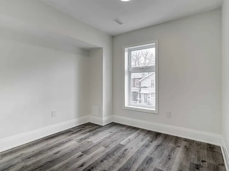 205 Hunter St E #B — Photo 9