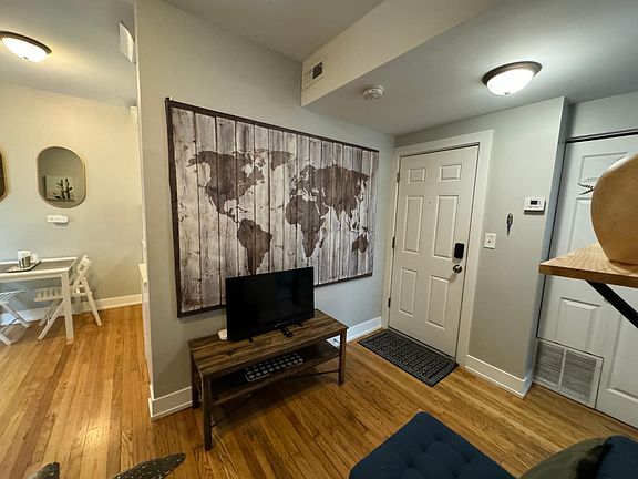 2nd image of 820 W Cuyler Ave APT 120