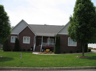 105 Willshire Dr, Elizabethton, TN 37643