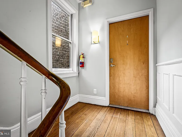 18 E Madison St #4 — Photo 9