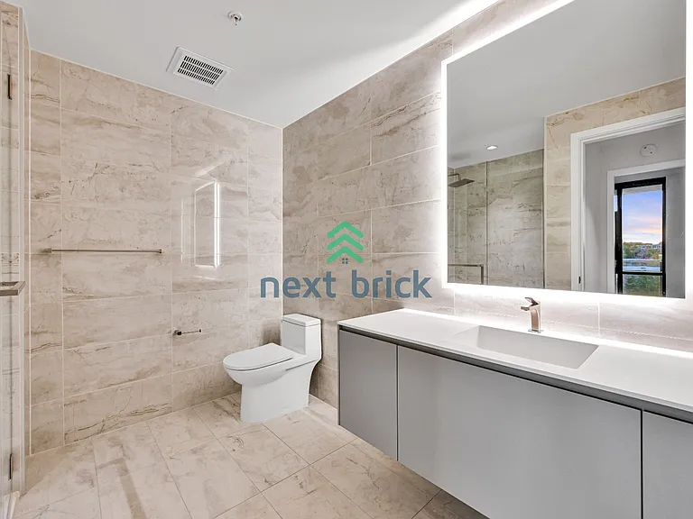 889 Avenue Sq NE #303 — Photo 8