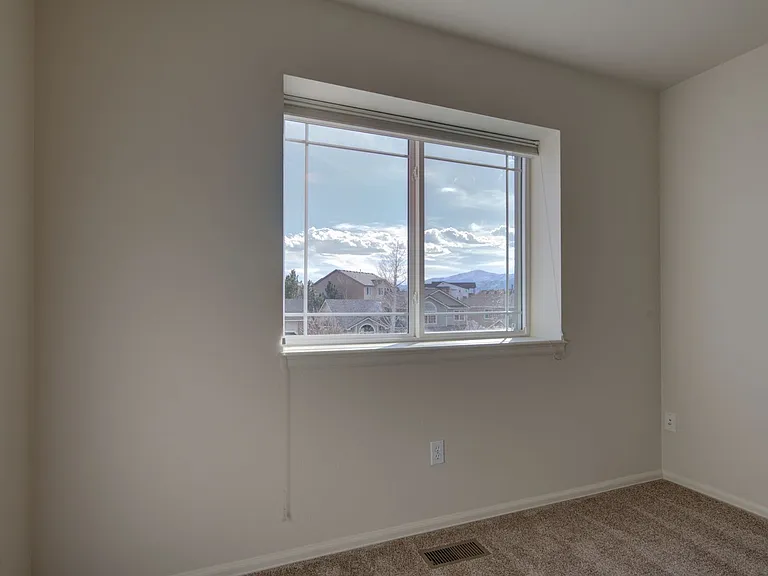 1352 Lookout Springs Dr — Photo 32