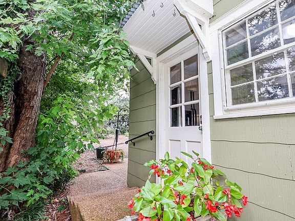 5th image of 304 Sisk Ave