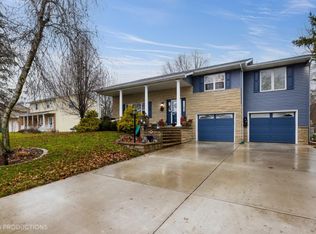 1205 Meadowglen Dr, Valparaiso, IN 46383