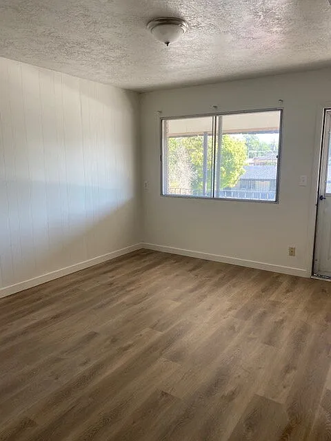 Studio, 1.0 bath, 400 sqft, $650 — Photo 2
