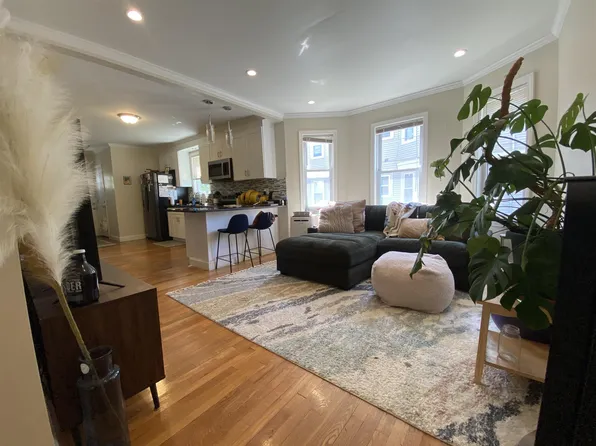 26 Rice St #1, Cambridge, MA 02140