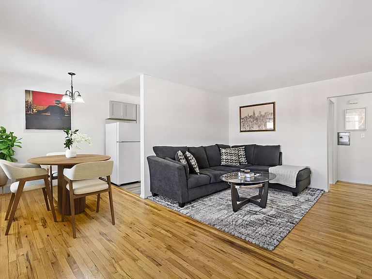 Milford Arms Apartments — Photo 9