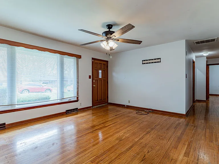 2106 Campbell Dr — Photo 5