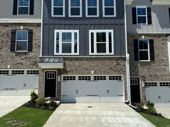 953 Woods Chapel Rd, Sugar Hill, GA 30518