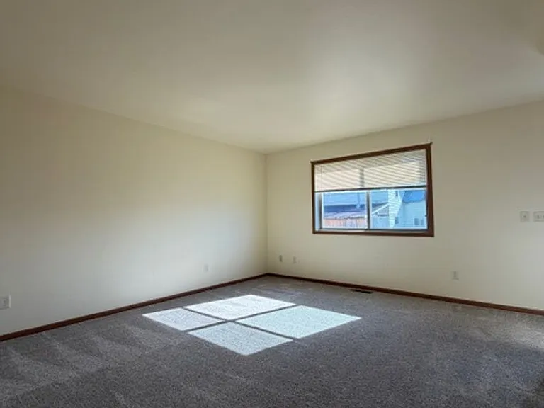 304 W Grant St — Photo 2