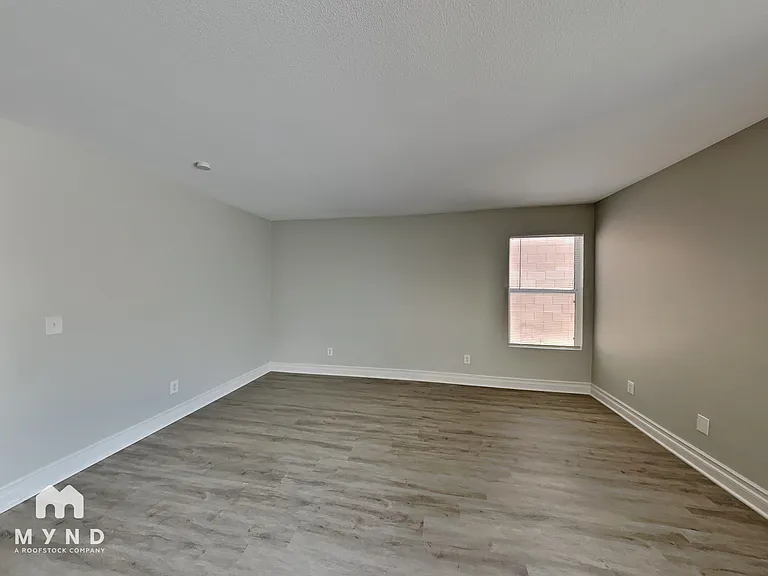 6271 Stone Hollow Ave — Photo 18