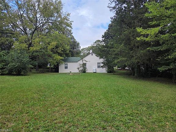 5th image of 2601 Pershing St