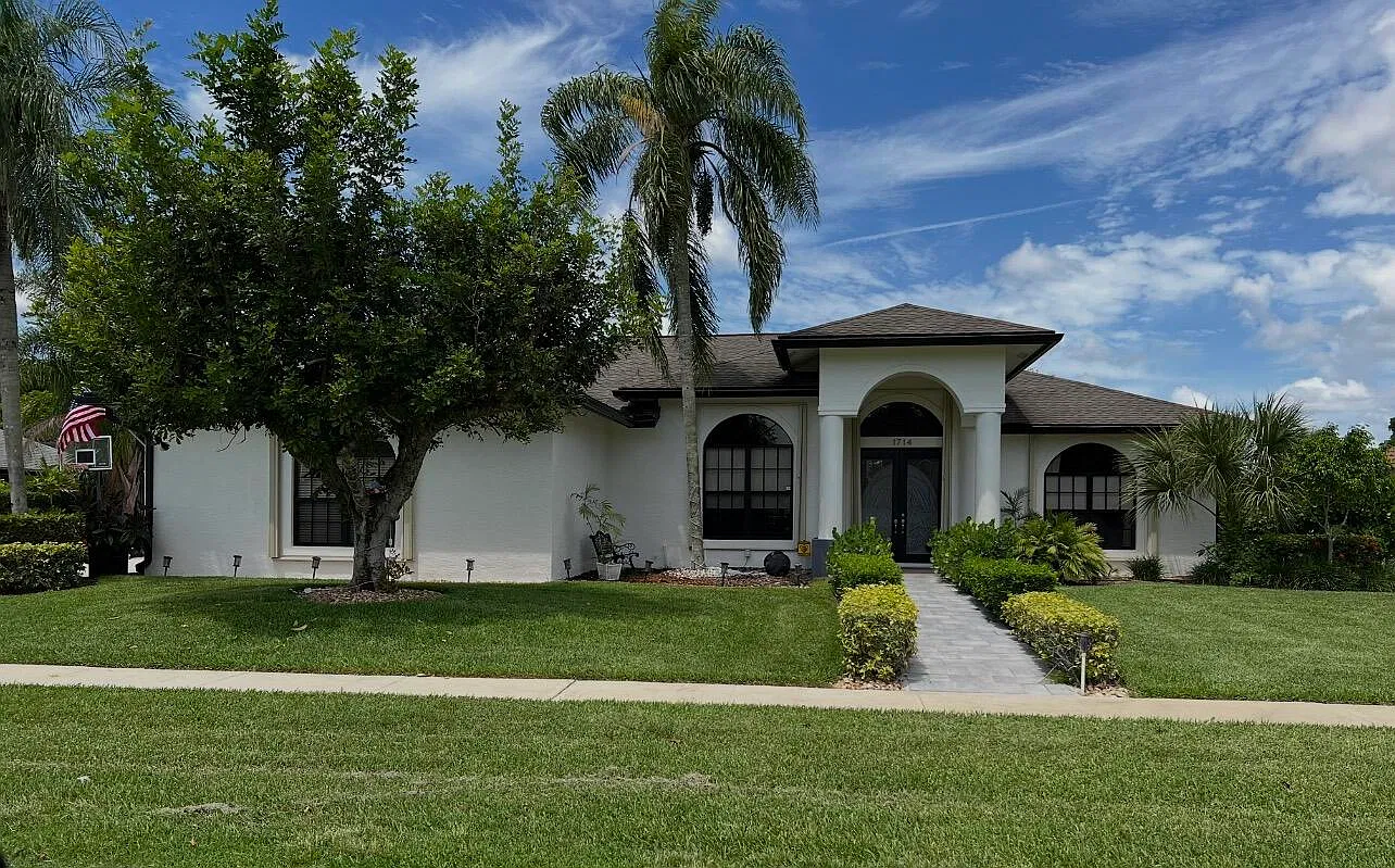 3 bed, 2.5 bath, 2423 sqft, $9,500 — Photo 2