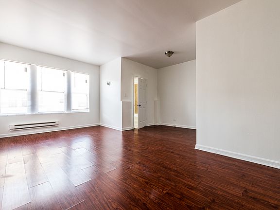 4th image of 4901 S Drexel Blvd #335