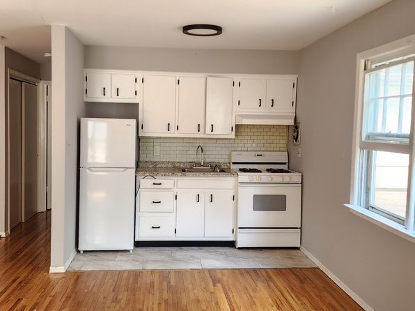 211 Glen Cove Ave APT 4