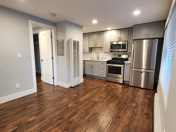 3rd image of 738 Lakemuir Dr