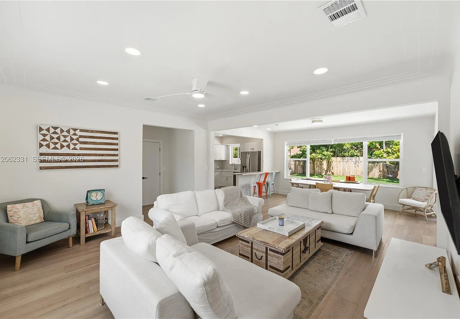 3 bed, 2.0 bath, 1740 sqft, $7,500 — Photo 4