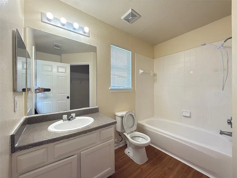 15743 Ridgegate Rd — Photo 14