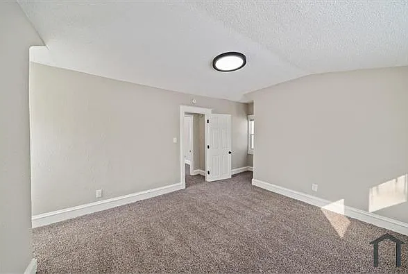 2713 Elmwood Ave — Photo 23