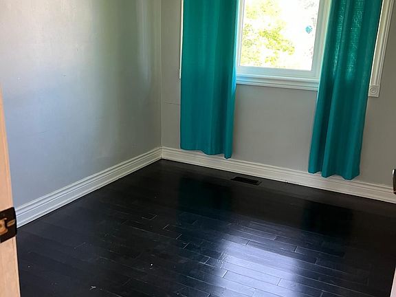 4th image of 384 Ashbury Rd