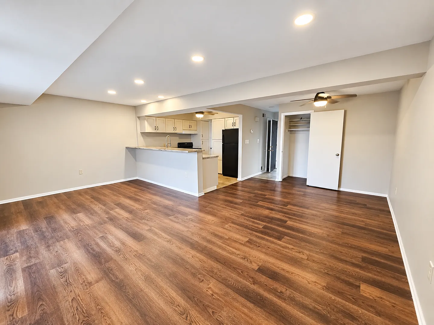 Quiet 2 bed, 1.5 bath Home - Available NOW — Photo 2