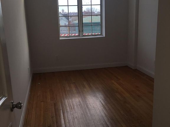 4th image of 10465 Roosevelt Ave APT 3R