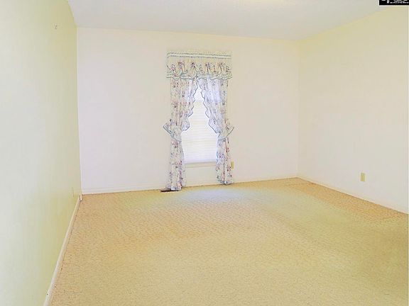 5th image of 2778 Riley St