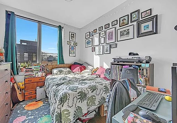 5th image of 254 Melrose St #5