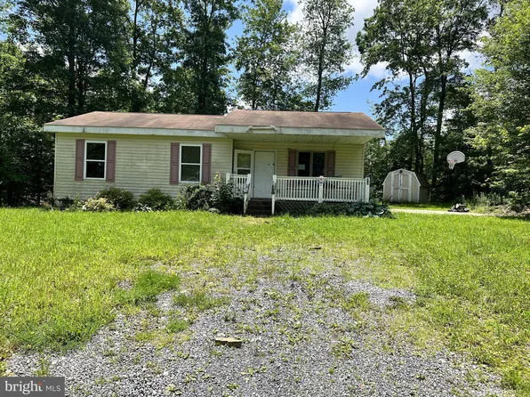 32 Rockville Ct, Oakland, MD 21550