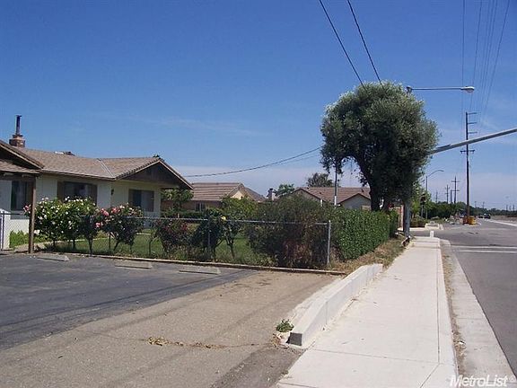 2nd image of 325 E Harney Ln