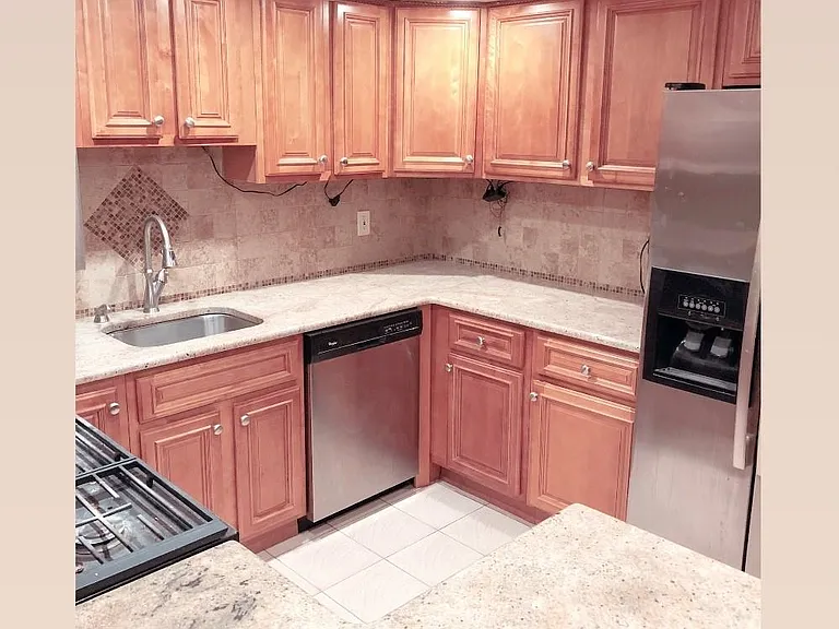 610 Grand St #GROUND LEVEL — Photo 6