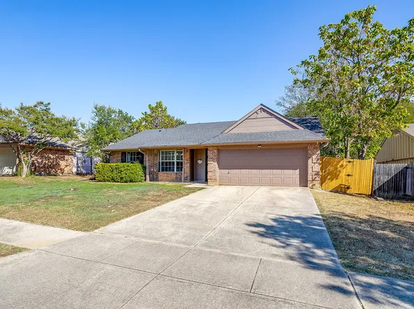 5921 Chisholm Trl, Haltom City, TX 76148