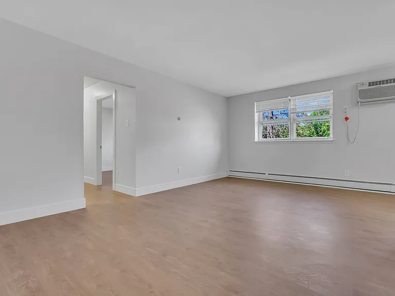 Lancaster Court Apartments — Photo 18