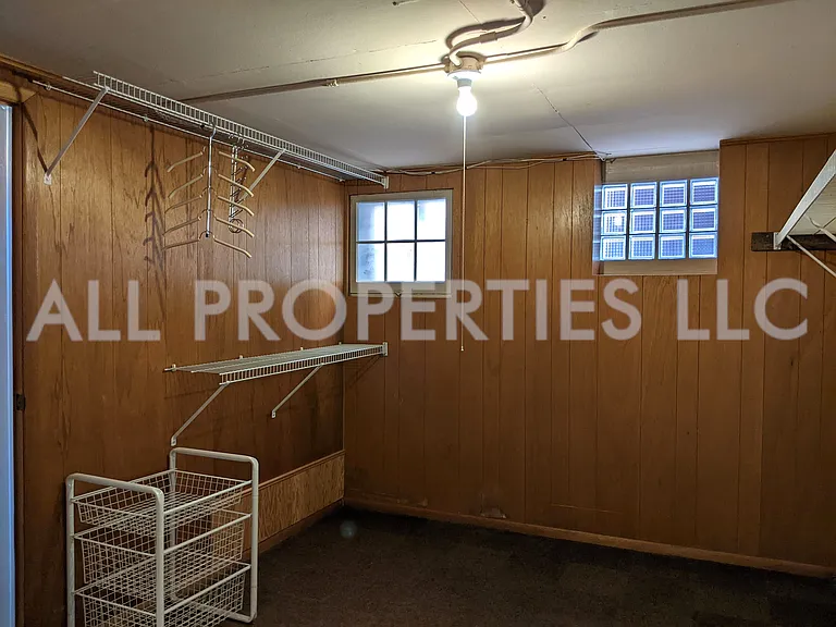 557 S Race St — Photo 36