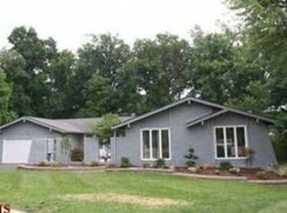 8 Forrester Dr, Ballwin, MO
