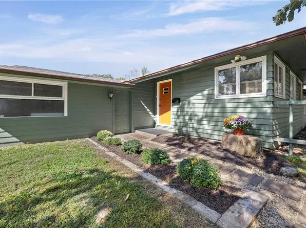 411 W Sanderson St, Yates Center, KS 66783