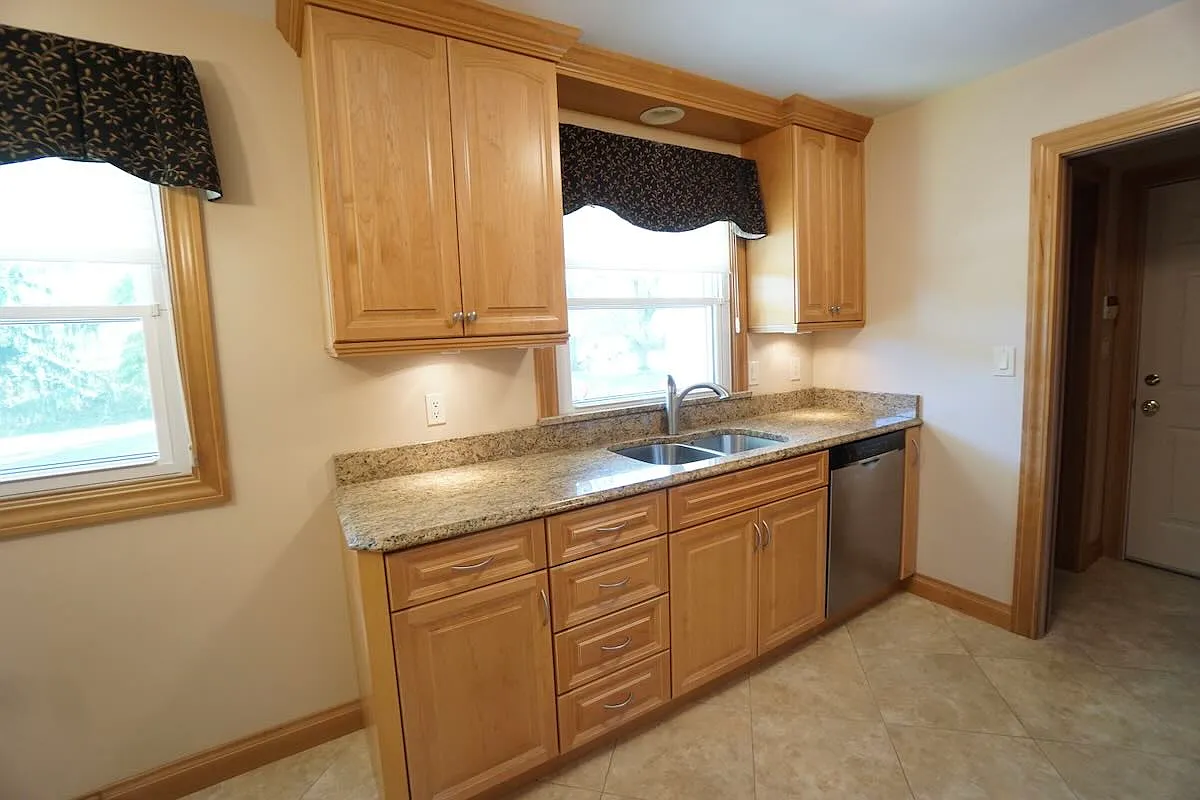3 bed, 2552 sqft, $2,800 — Photo 4