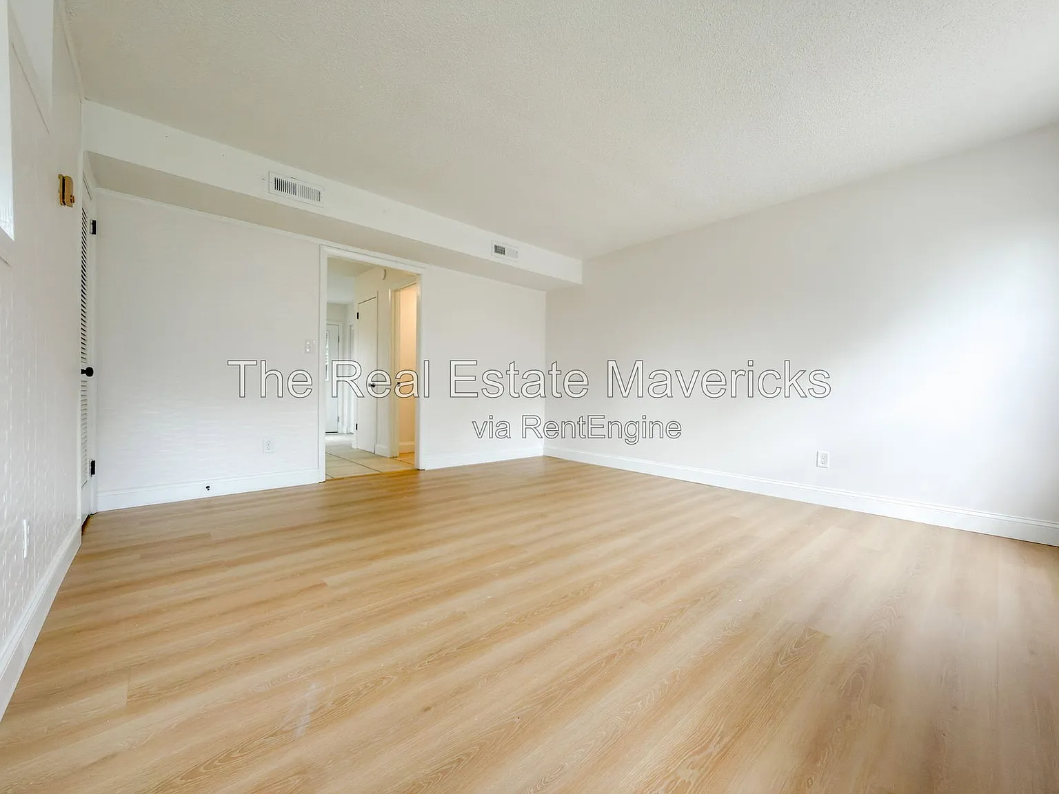 2 bed, 1.5 bath, 1128 sqft, $1,275 — Photo 3