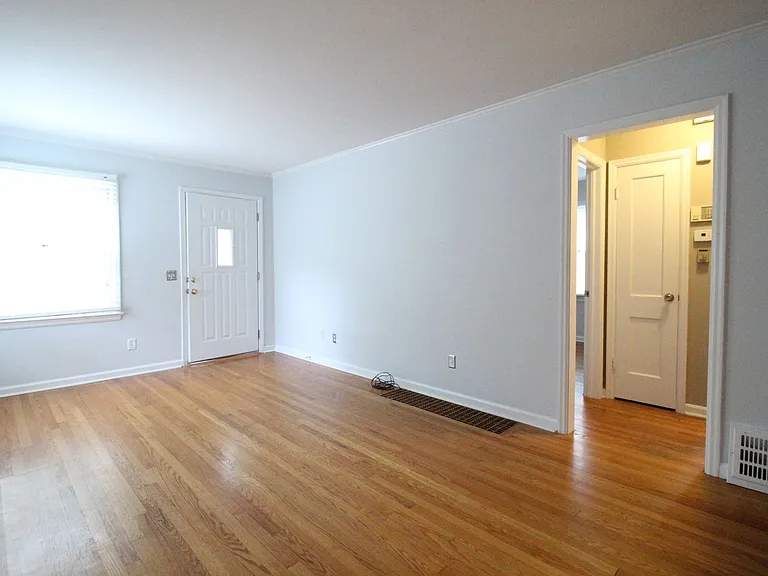 5406 Cedar St — Photo 4