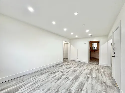 15 Stavebank Rd N #4 Photo 1