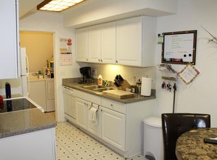 203 Emerson Ct UNIT C, Bloomingdale, IL 60108