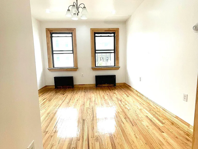 252 Devoe St #V — Photo 6