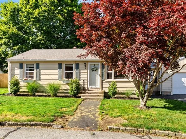 5 Flynn Ter, West Warwick, RI 02893