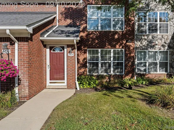 33574 Utica Rd, Fraser, MI 48026