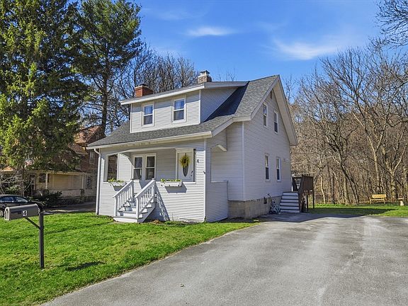 3rd image of 4 Brookside Ave
