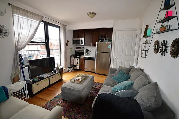 Rented by Universal Realty Group | media 16