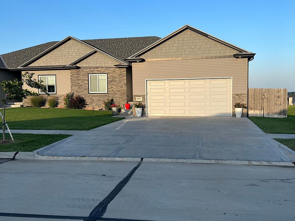 1st image of 8825 S 78th St