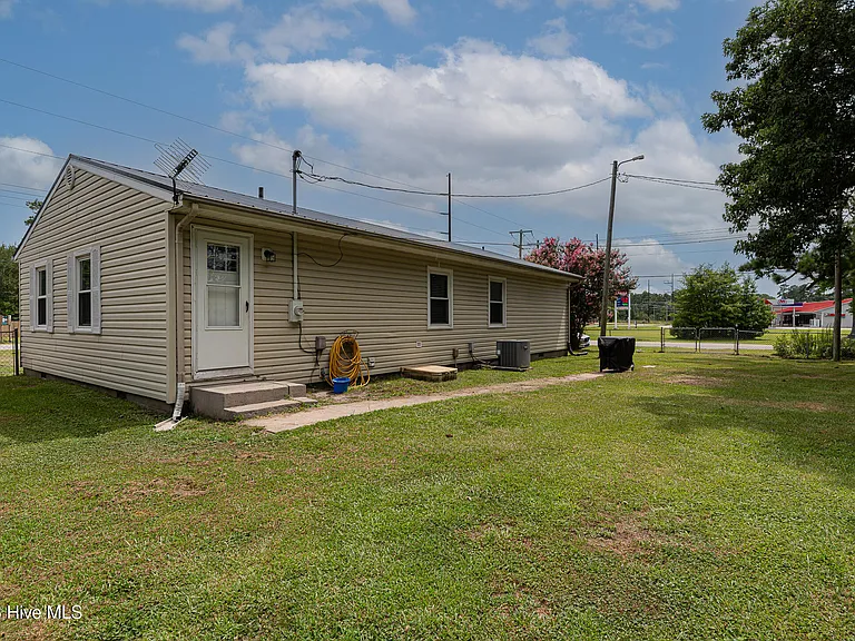670 Queens Creek Rd — Photo 30