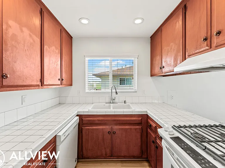 16682 Bartlett Ln — Photo 7