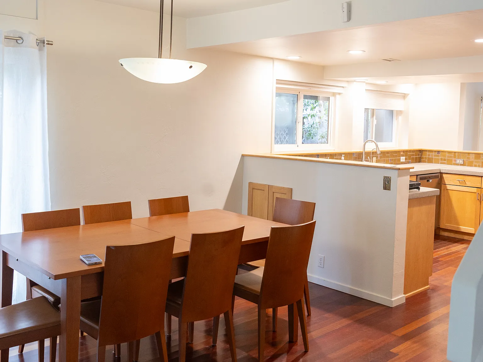 5 bed, 2109 sqft, $8,500 — Photo 2